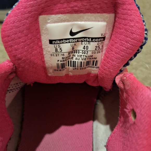 Nike Athletic Shoes 👟 - Picture 5 of 5